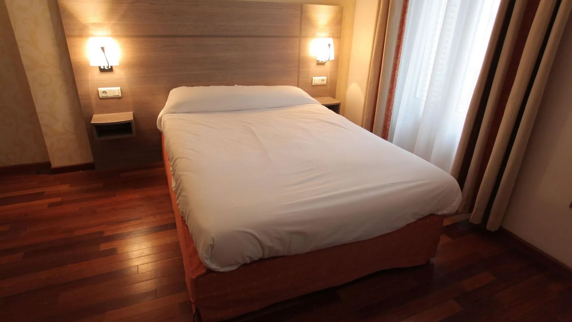 Hotel Grand Du Loiret 3*